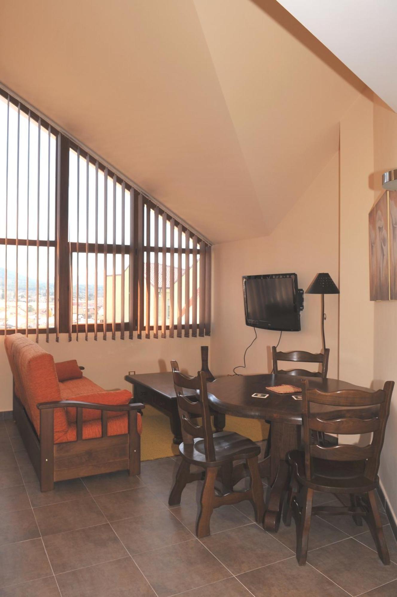 Edificio Reyes Apartment La Adrada Exterior photo