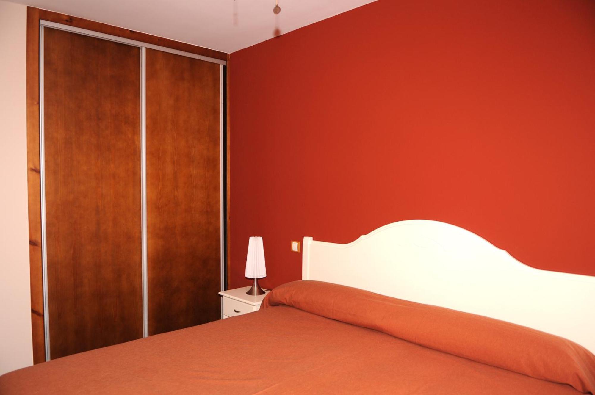 Edificio Reyes Apartment La Adrada Exterior photo